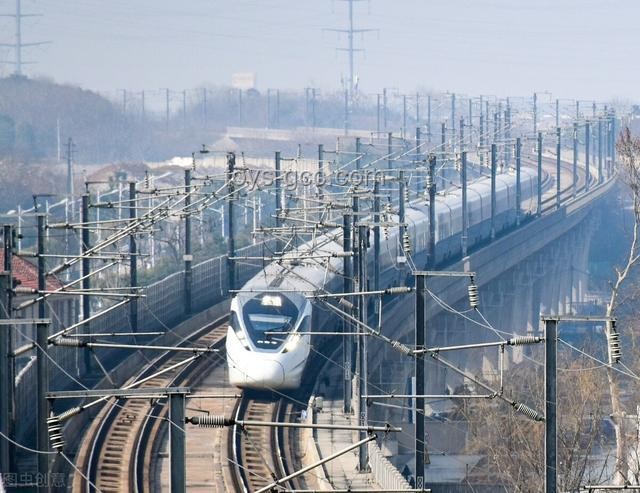 铁路分局的撤销与新铁路局的成立：一场铁路管理体制的深刻变革